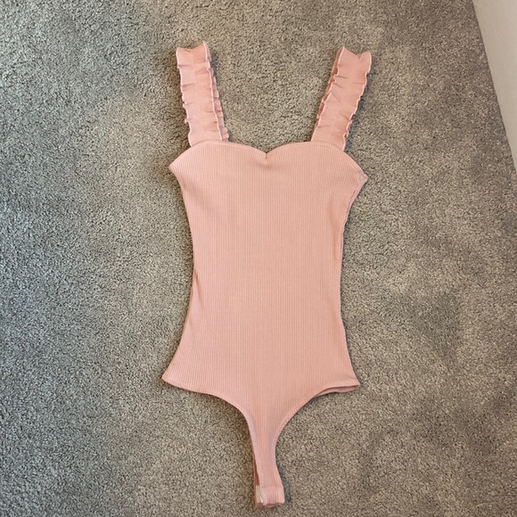 NWOT! francesca’s ruffle strap bodysuit - Picture 2 of 6